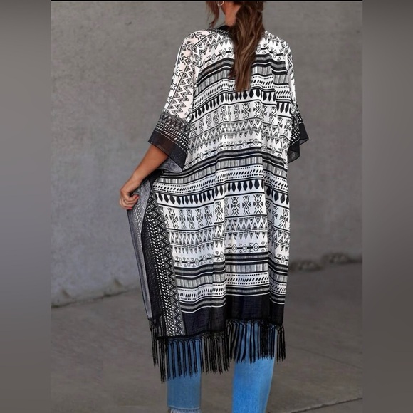 Black and White Patterned Women's Kimino - Picture 3 of 9